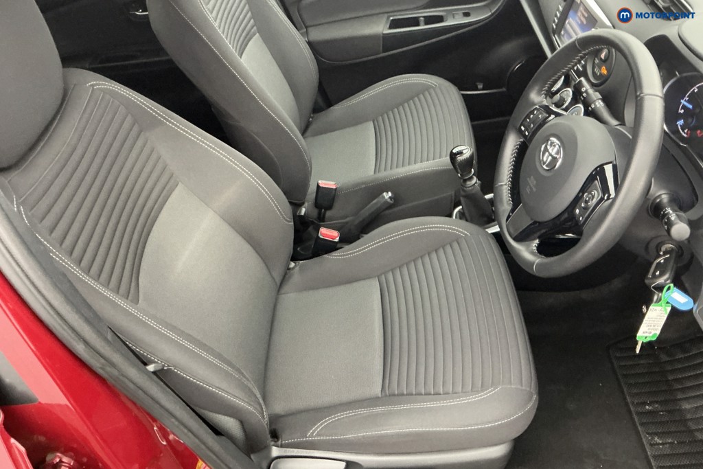 Toyota Yaris Bi-Tone Manual Petrol Hatchback - Stock Number (1589419) - 5th supplementary image
