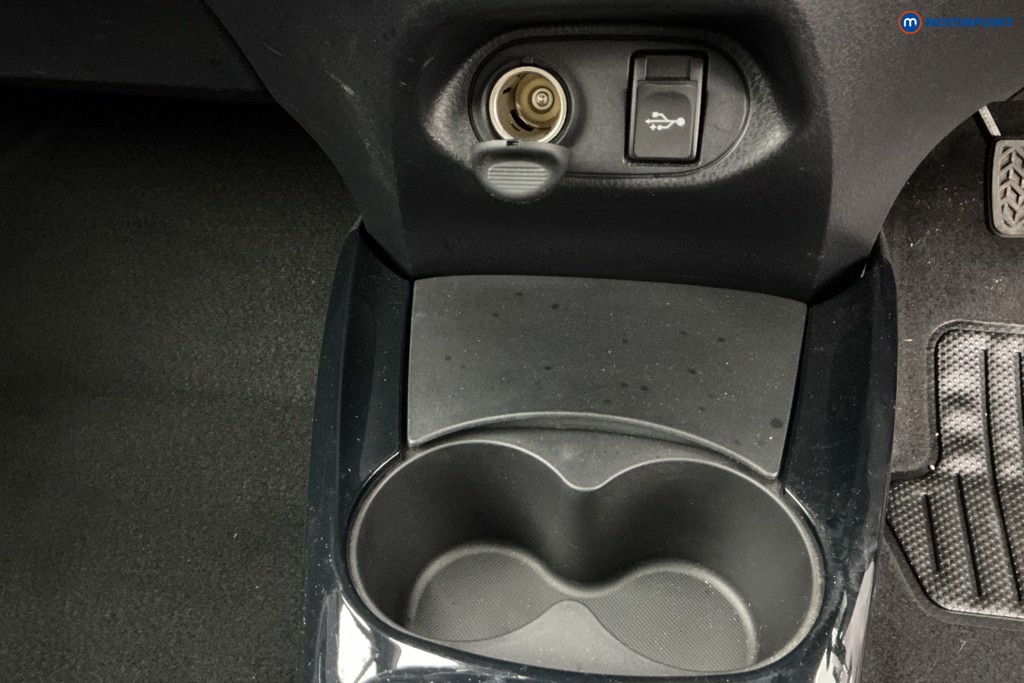 Toyota Yaris Bi-Tone Manual Petrol Hatchback - Stock Number (1589419) - 14th supplementary image