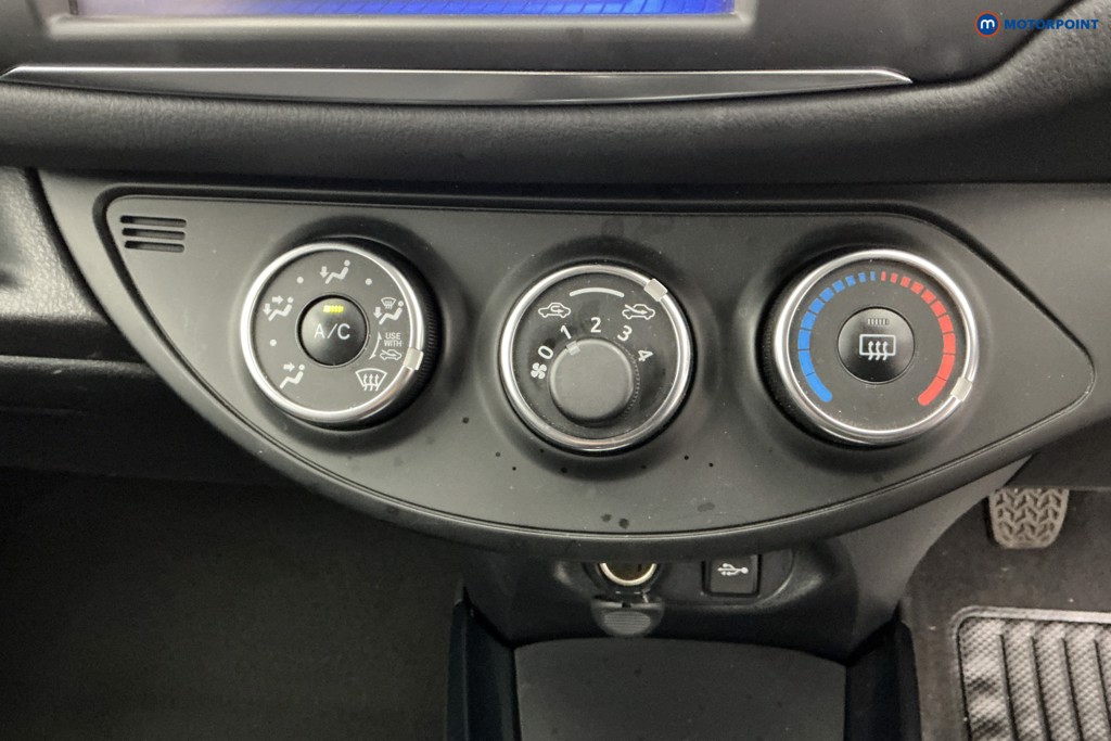 Toyota Yaris Bi-Tone Manual Petrol Hatchback - Stock Number (1589419) - 15th supplementary image