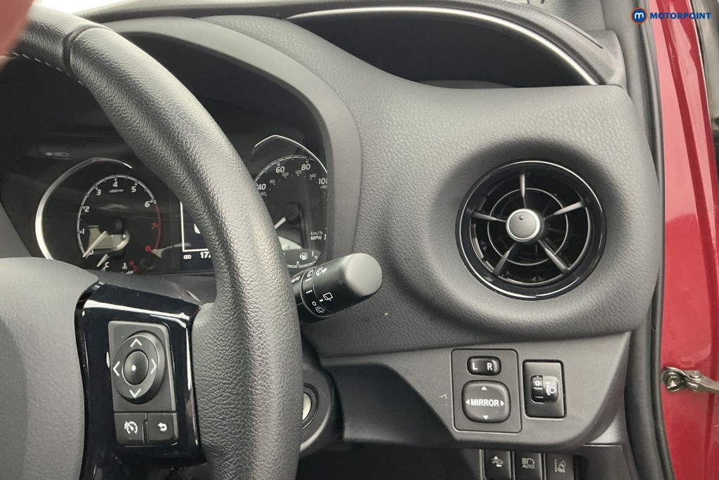 Toyota Yaris Bi-Tone Manual Petrol Hatchback - Stock Number (1589419) - 19th supplementary image