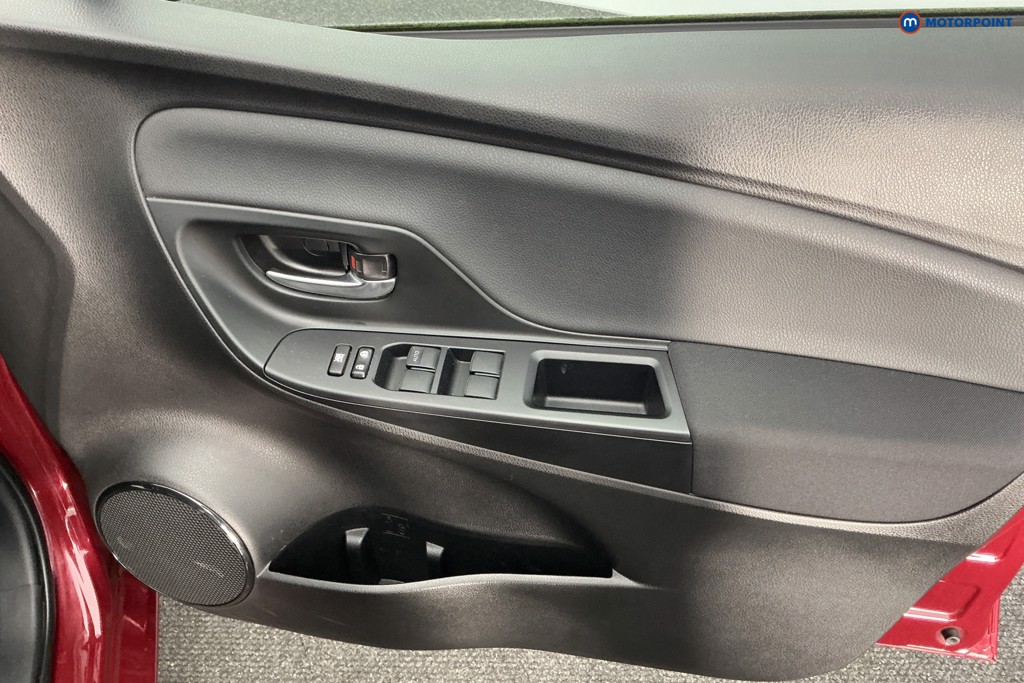 Toyota Yaris Bi-Tone Manual Petrol Hatchback - Stock Number (1589419) - 20th supplementary image