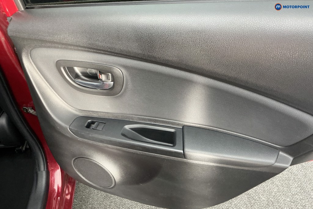 Toyota Yaris Bi-Tone Manual Petrol Hatchback - Stock Number (1589419) - 22nd supplementary image