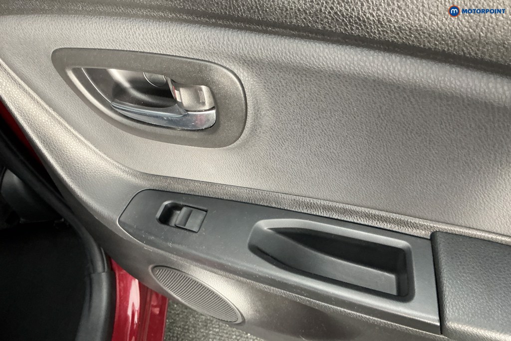 Toyota Yaris Bi-Tone Manual Petrol Hatchback - Stock Number (1589419) - 23rd supplementary image