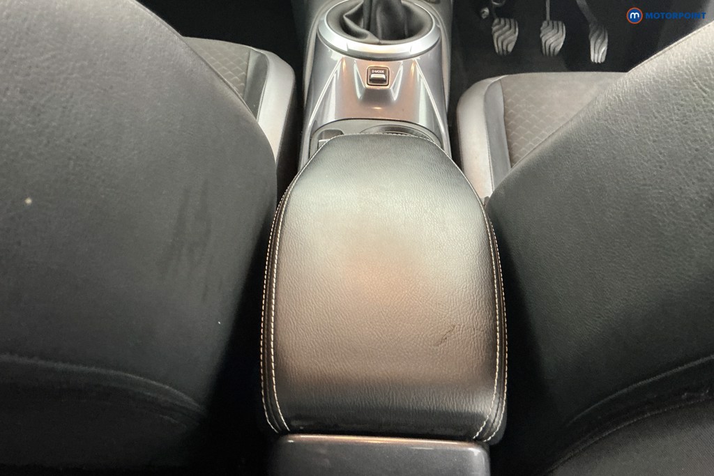 Nissan Juke N-Connecta Manual Petrol SUV - Stock Number (1591807) - 11th supplementary image