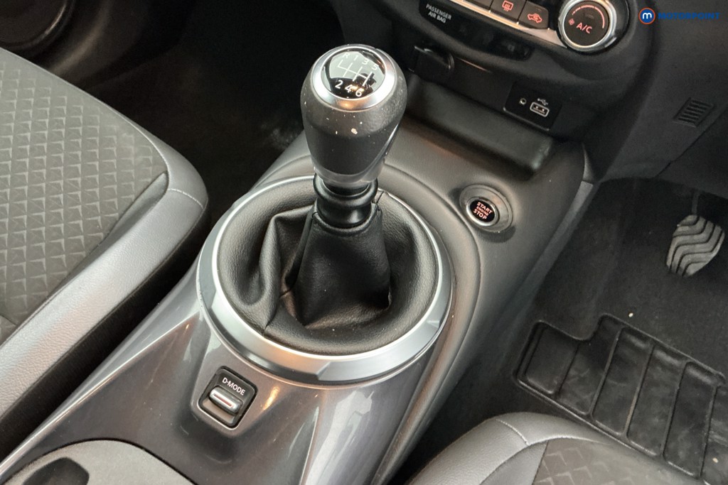 Nissan Juke N-Connecta Manual Petrol SUV - Stock Number (1591807) - 15th supplementary image