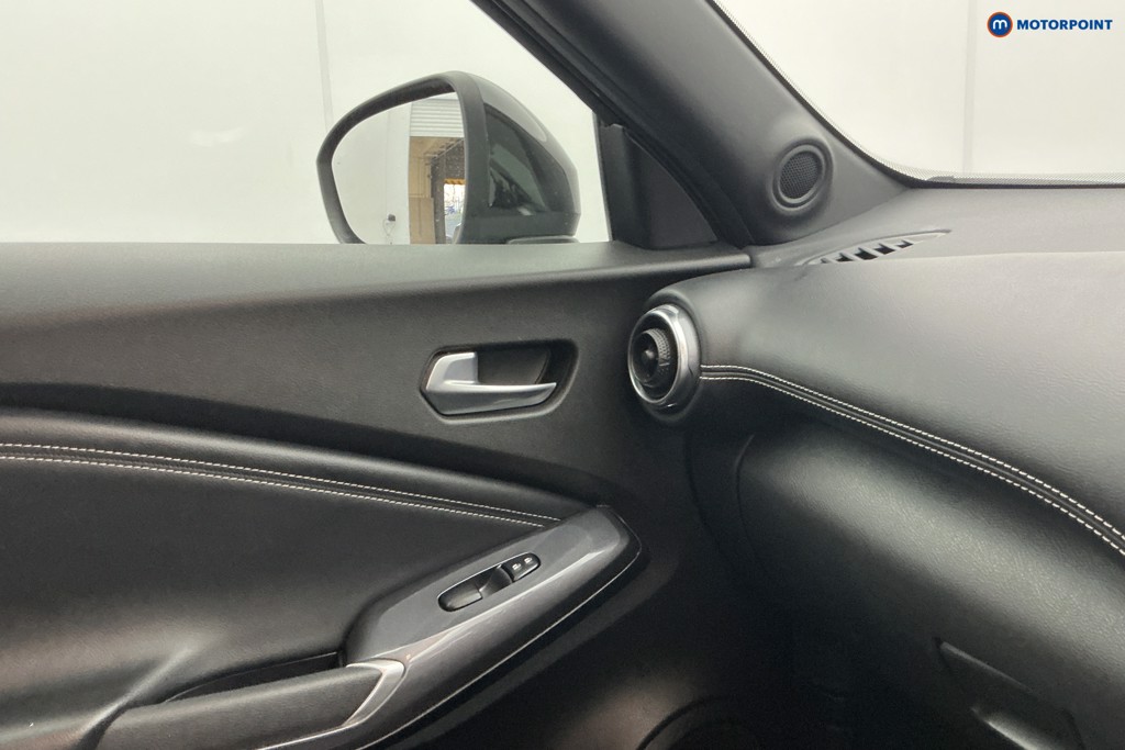 Nissan Juke N-Connecta Manual Petrol SUV - Stock Number (1591807) - 17th supplementary image