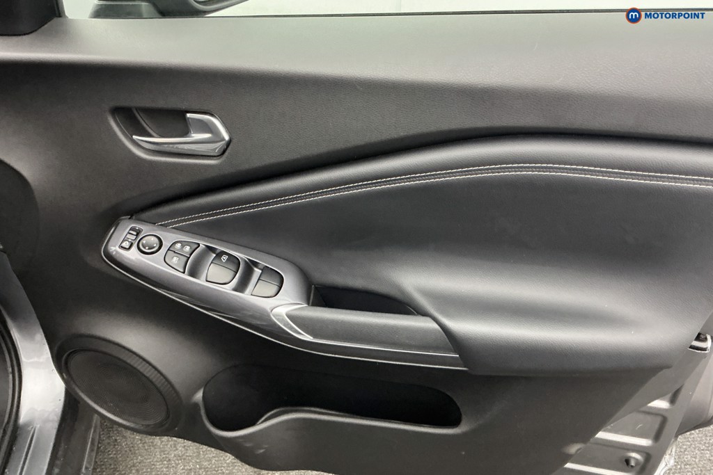 Nissan Juke N-Connecta Manual Petrol SUV - Stock Number (1591807) - 21st supplementary image