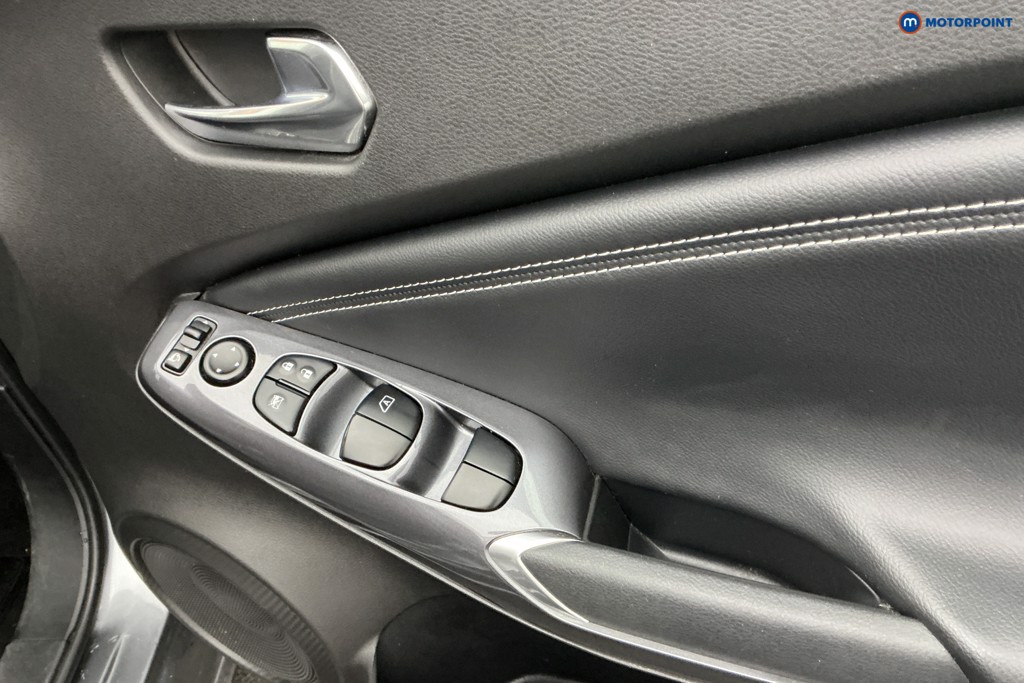 Nissan Juke N-Connecta Manual Petrol SUV - Stock Number (1591807) - 22nd supplementary image