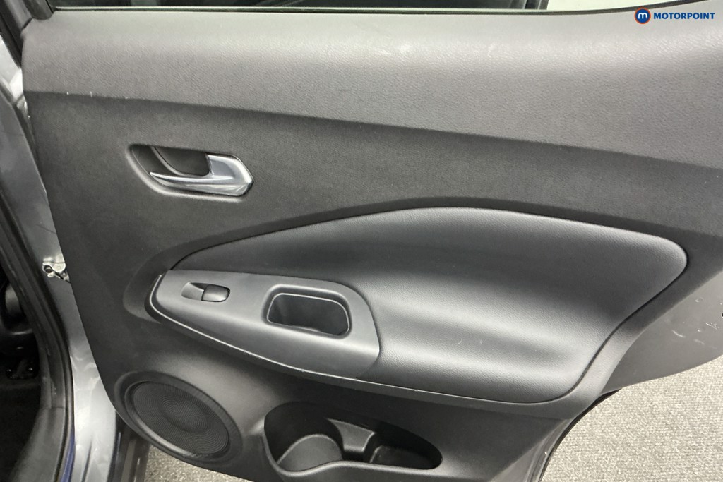 Nissan Juke N-Connecta Manual Petrol SUV - Stock Number (1591807) - 23rd supplementary image