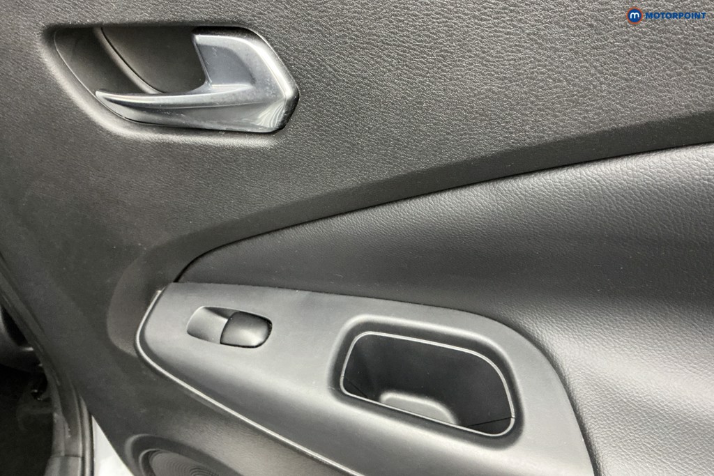 Nissan Juke N-Connecta Manual Petrol SUV - Stock Number (1591807) - 25th supplementary image