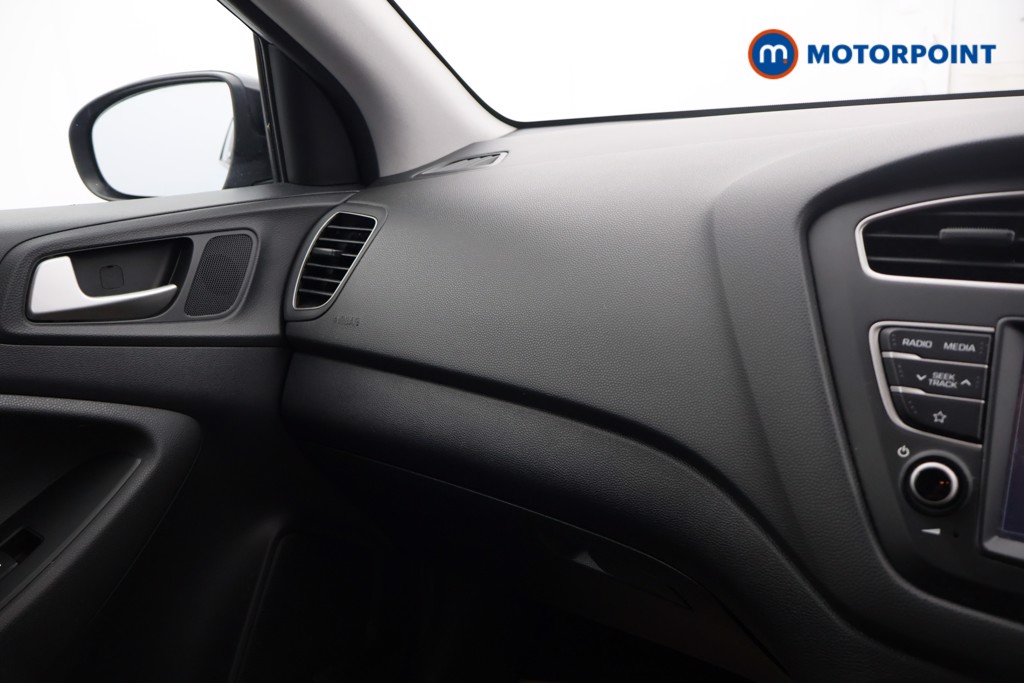 Hyundai I20 Play Manual Petrol Hatchback - Stock Number (1594372) - 9th supplementary image
