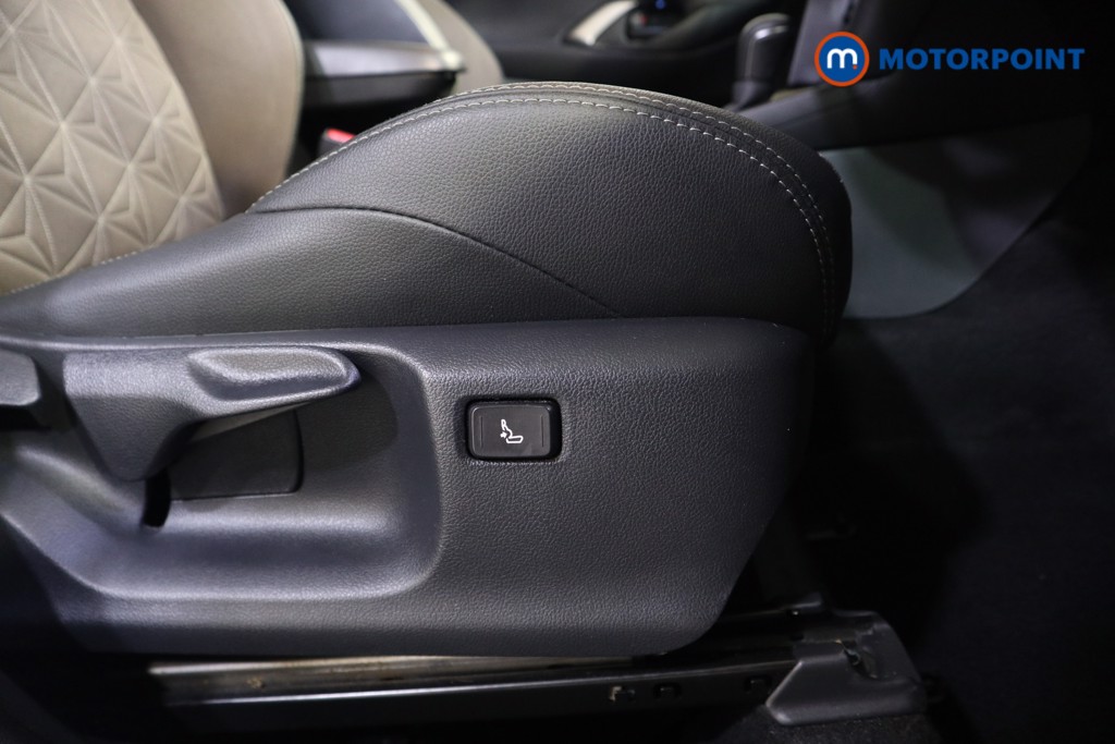 Toyota Yaris Cross Excel Automatic Petrol-Electric Hybrid Estate - Stock Number (1595954) - 14th supplementary image