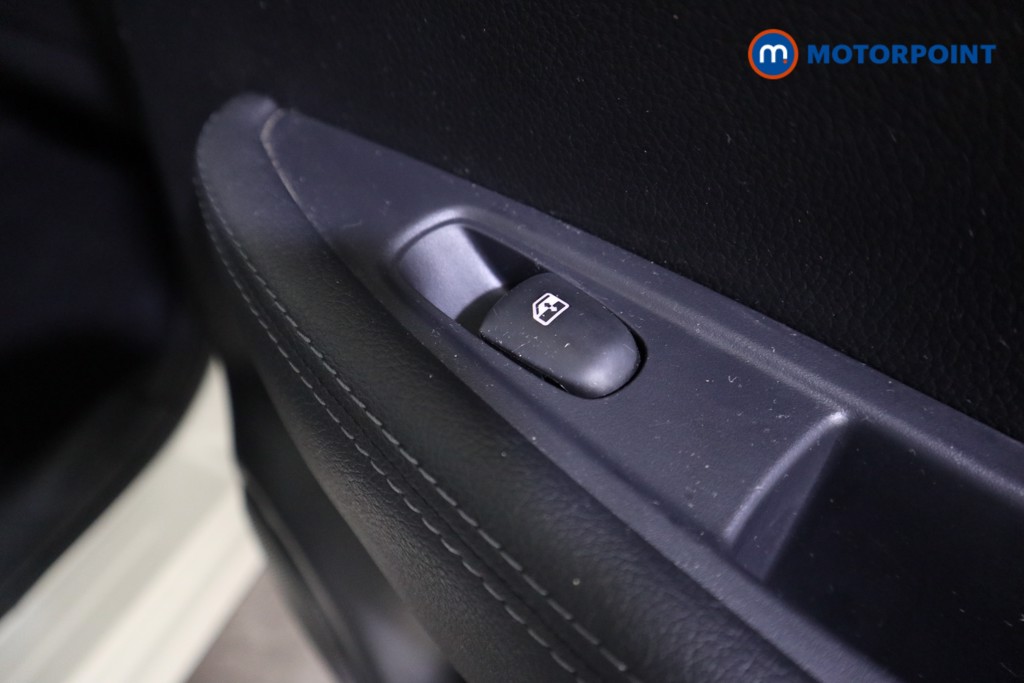 Nissan Qashqai Acenta Premium Manual Petrol SUV - Stock Number (1596097) - 16th supplementary image