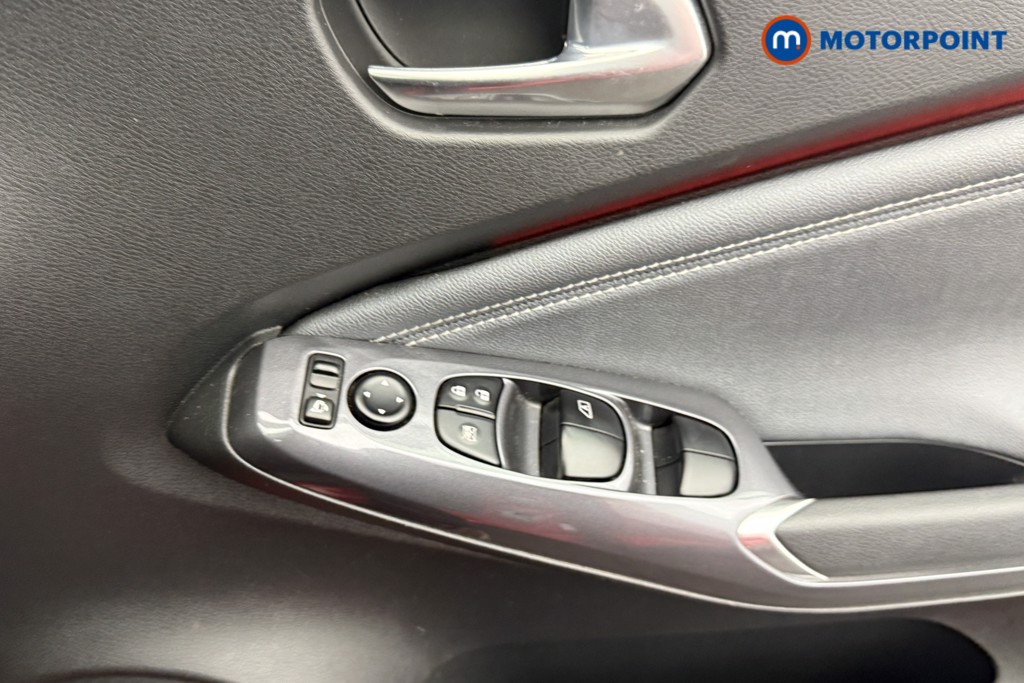 Nissan Juke Tekna Manual Petrol SUV - Stock Number (1596503) - 17th supplementary image