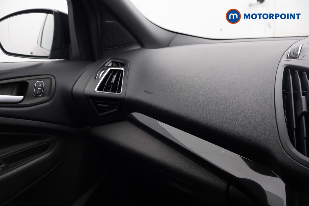 Ford Kuga St-Line Edition Manual Petrol SUV - Stock Number (1596590) - 9th supplementary image