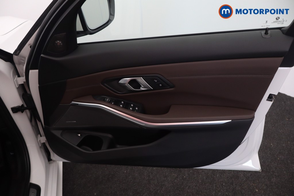 BMW 3 Series M Sport Automatic Petrol Plug-In Hybrid Saloon - Stock Number (1596636) - 12th supplementary image