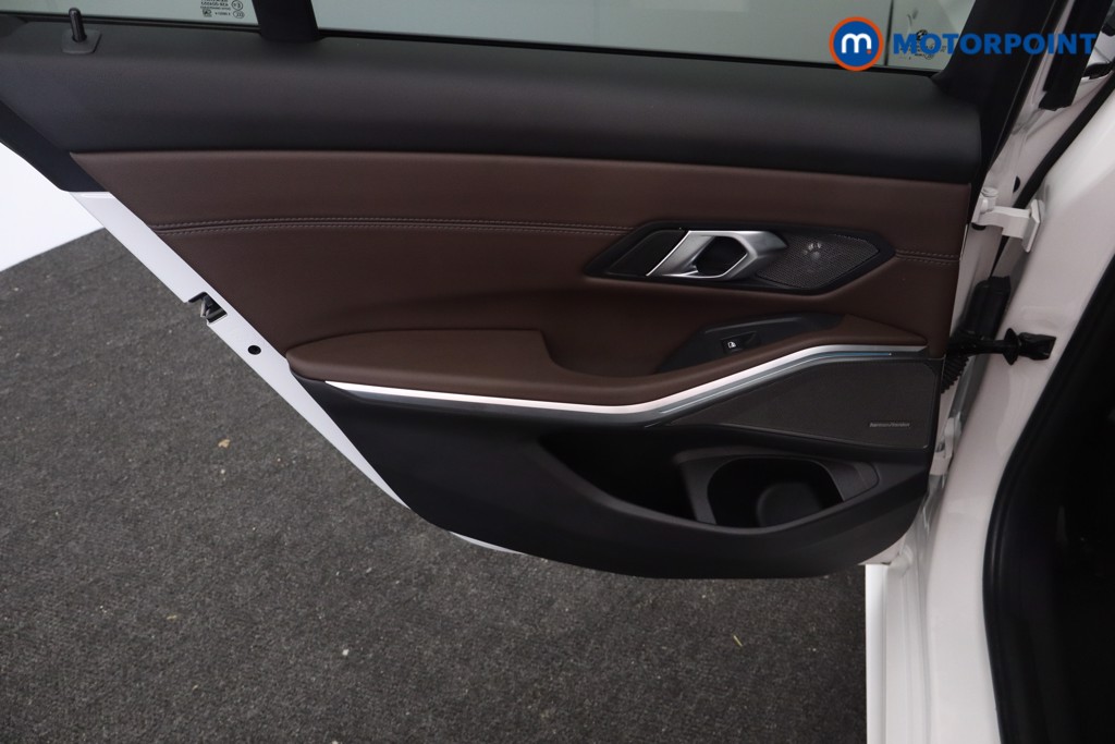 BMW 3 Series M Sport Automatic Petrol Plug-In Hybrid Saloon - Stock Number (1596636) - 19th supplementary image