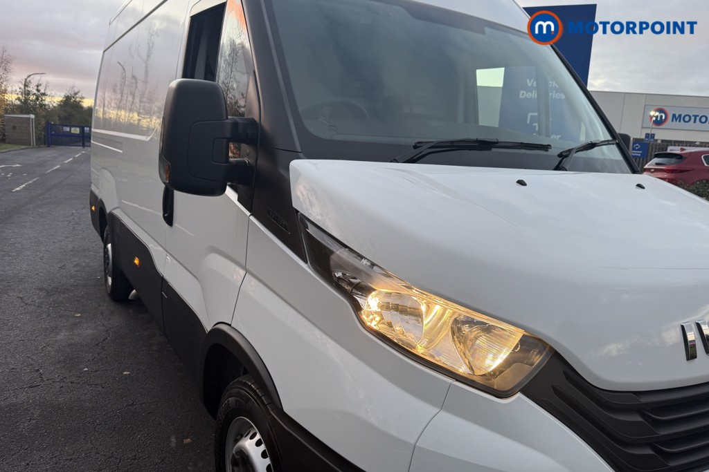 Iveco Daily Business Manual Diesel High Volume-High Roof Van - Stock Number (1597397) - Passenger side front corner