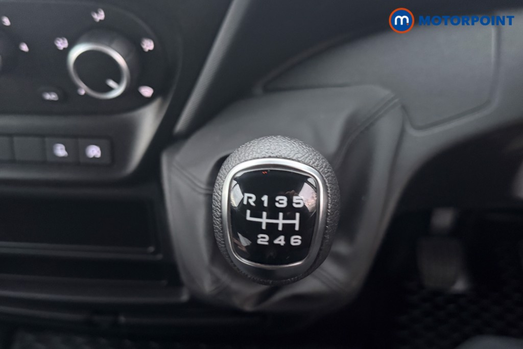 Iveco Daily Business Manual Diesel High Volume-High Roof Van - Stock Number (1597397) - 6th supplementary image