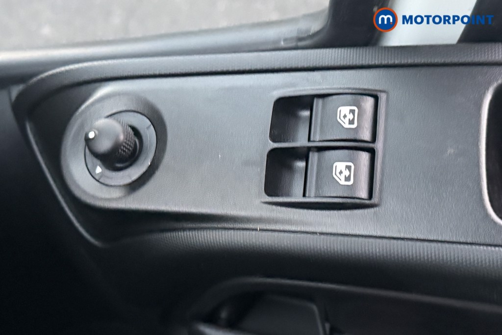 Iveco Daily Business Manual Diesel High Volume-High Roof Van - Stock Number (1597397) - 10th supplementary image