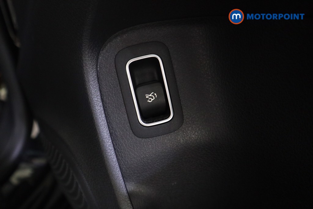 Mercedes-Benz A Class Amg Line Automatic Petrol Saloon - Stock Number (1598271) - 11th supplementary image