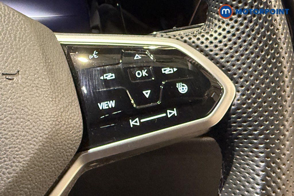 Volkswagen Golf R-Line Manual Petrol Hatchback - Stock Number (1598479) - 4th supplementary image