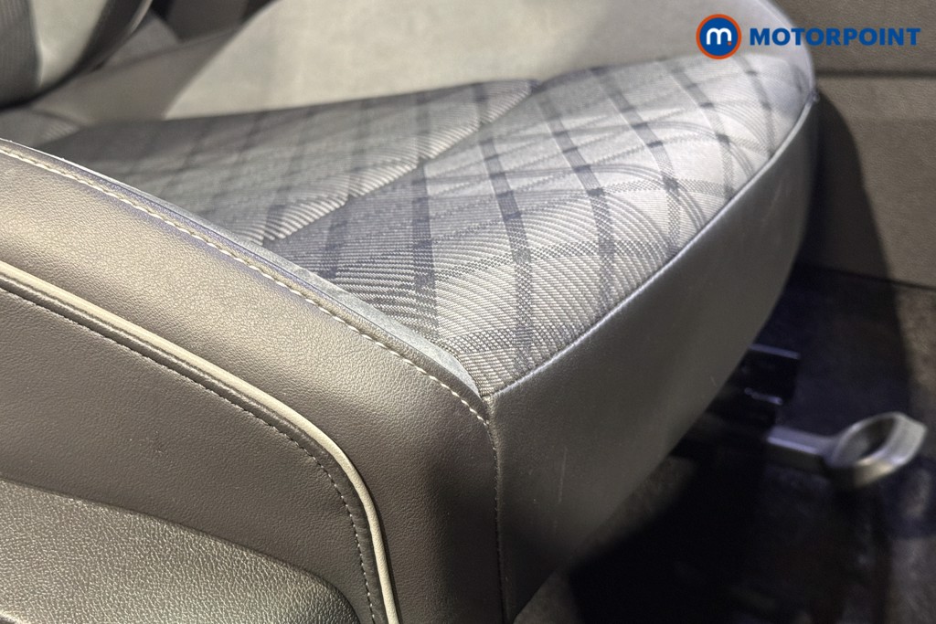 Volkswagen Golf R-Line Manual Petrol Hatchback - Stock Number (1598479) - 16th supplementary image