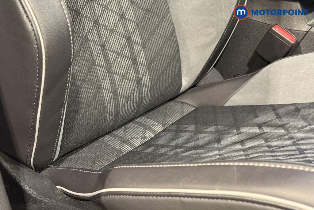 Volkswagen Golf R-Line Manual Petrol Hatchback - Stock Number (1598479) - 17th supplementary image