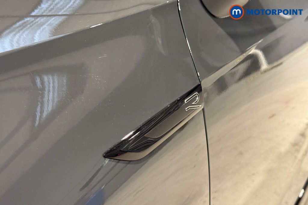 Volkswagen Golf R-Line Manual Petrol Hatchback - Stock Number (1598479) - 35th supplementary image