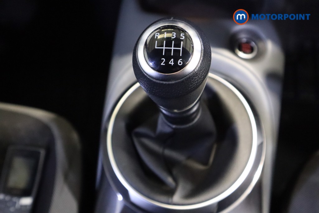 Nissan Juke N-Connecta Manual Petrol SUV - Stock Number (1599090) - 5th supplementary image