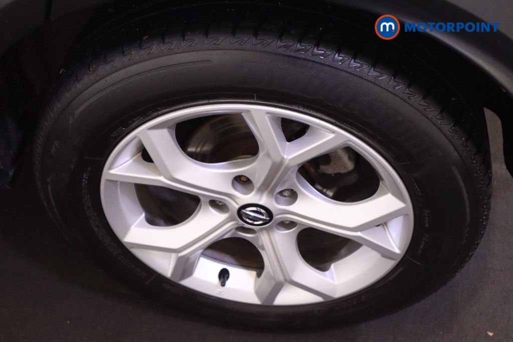 Nissan Juke N-Connecta Manual Petrol SUV - Stock Number (1599090) - 9th supplementary image