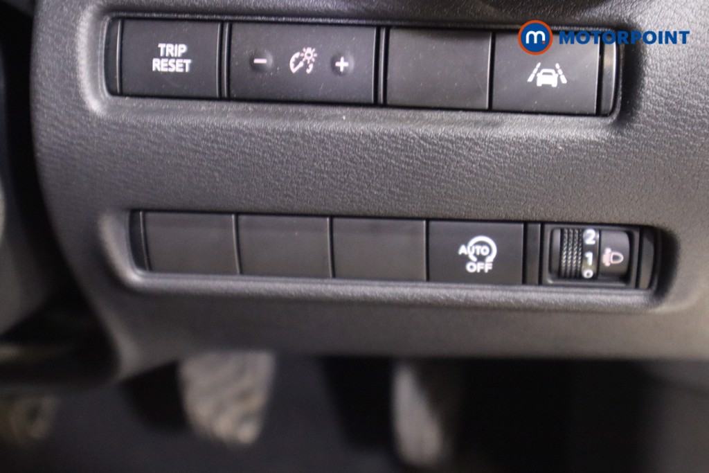 Nissan Juke N-Connecta Manual Petrol SUV - Stock Number (1599090) - 16th supplementary image