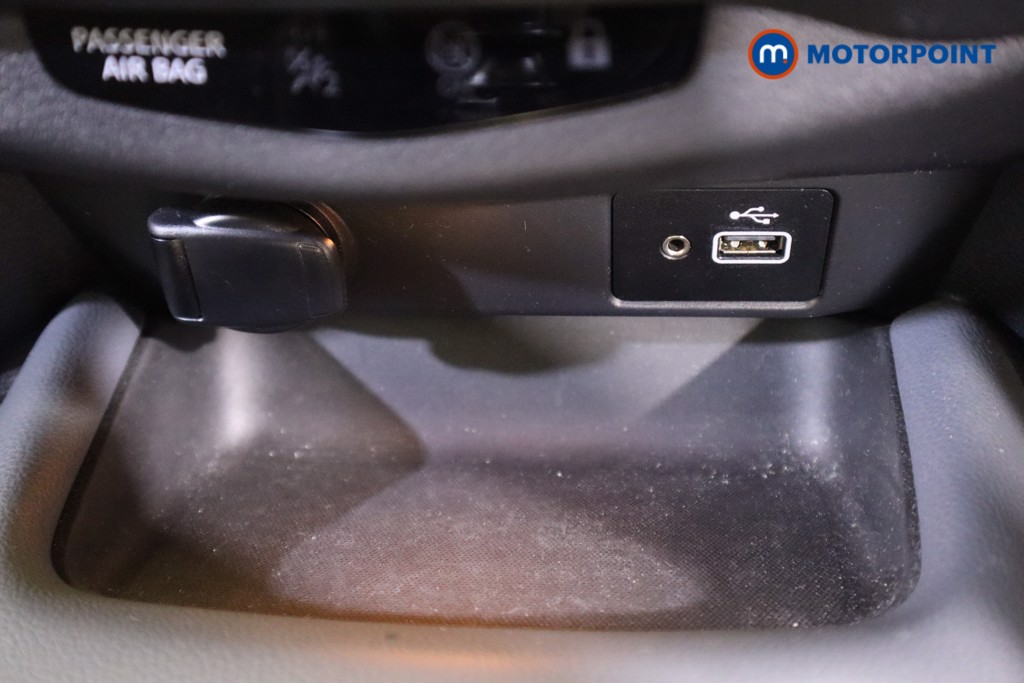 Nissan Juke N-Connecta Manual Petrol SUV - Stock Number (1599090) - 21st supplementary image