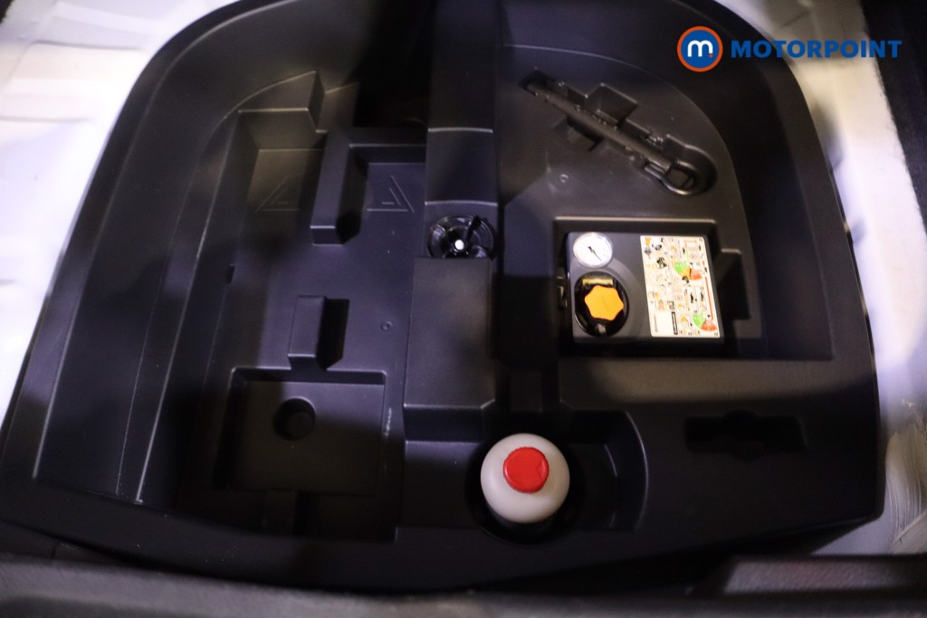 Nissan Juke N-Connecta Manual Petrol SUV - Stock Number (1599090) - 28th supplementary image