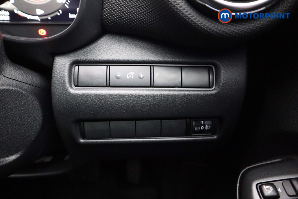 Nissan Juke N-Connecta Automatic Petrol-Electric Hybrid SUV - Stock Number (1599424) - 8th supplementary image