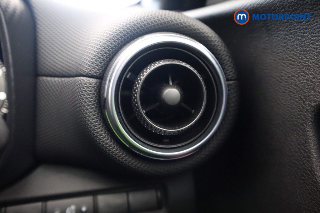 Nissan Juke N-Connecta Automatic Petrol-Electric Hybrid SUV - Stock Number (1599424) - 9th supplementary image