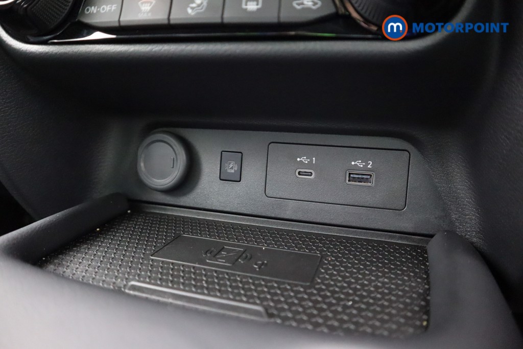 Nissan Juke N-Connecta Automatic Petrol-Electric Hybrid SUV - Stock Number (1599424) - 14th supplementary image