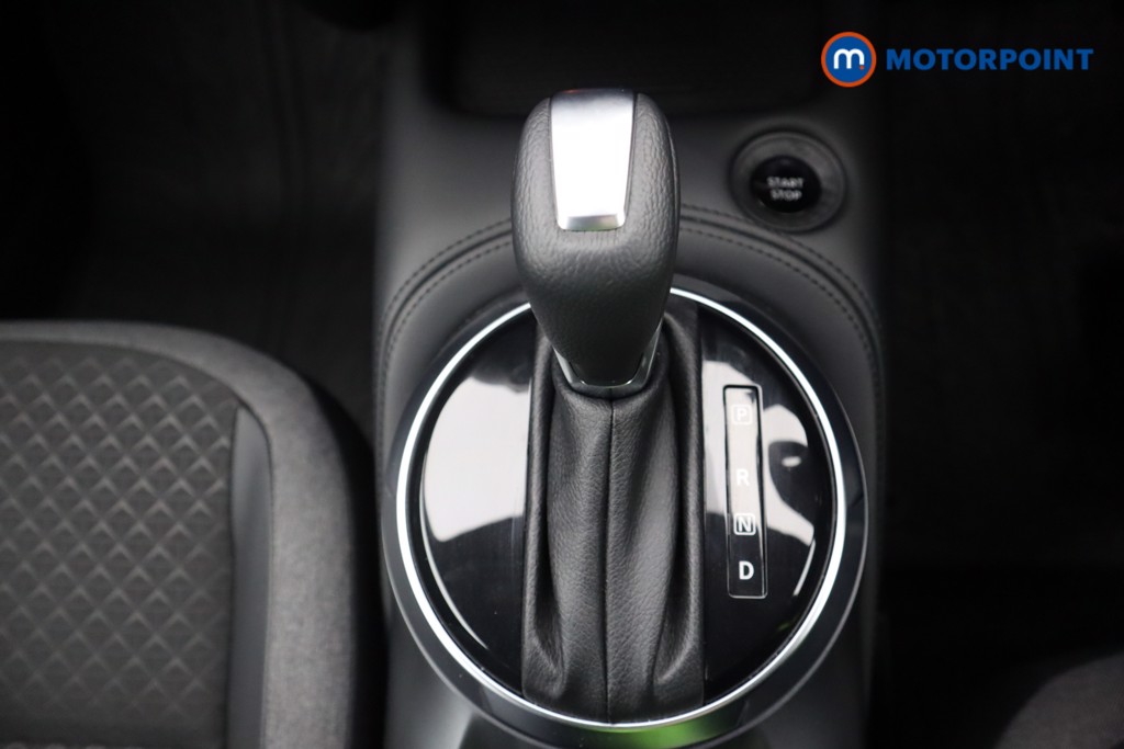 Nissan Juke N-Connecta Automatic Petrol-Electric Hybrid SUV - Stock Number (1599424) - 16th supplementary image