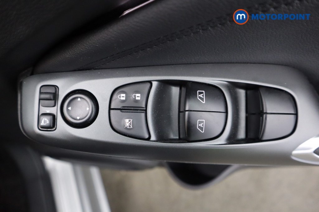 Nissan Juke N-Connecta Automatic Petrol-Electric Hybrid SUV - Stock Number (1599424) - 23rd supplementary image