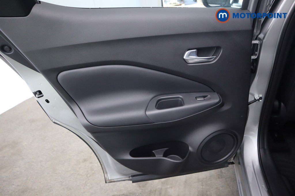 Nissan Juke N-Connecta Automatic Petrol-Electric Hybrid SUV - Stock Number (1599424) - 34th supplementary image