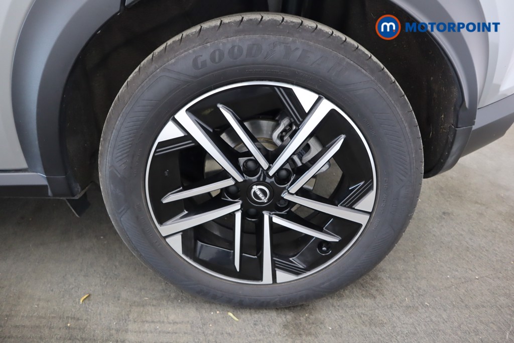 Nissan Juke N-Connecta Automatic Petrol-Electric Hybrid SUV - Stock Number (1599424) - 38th supplementary image