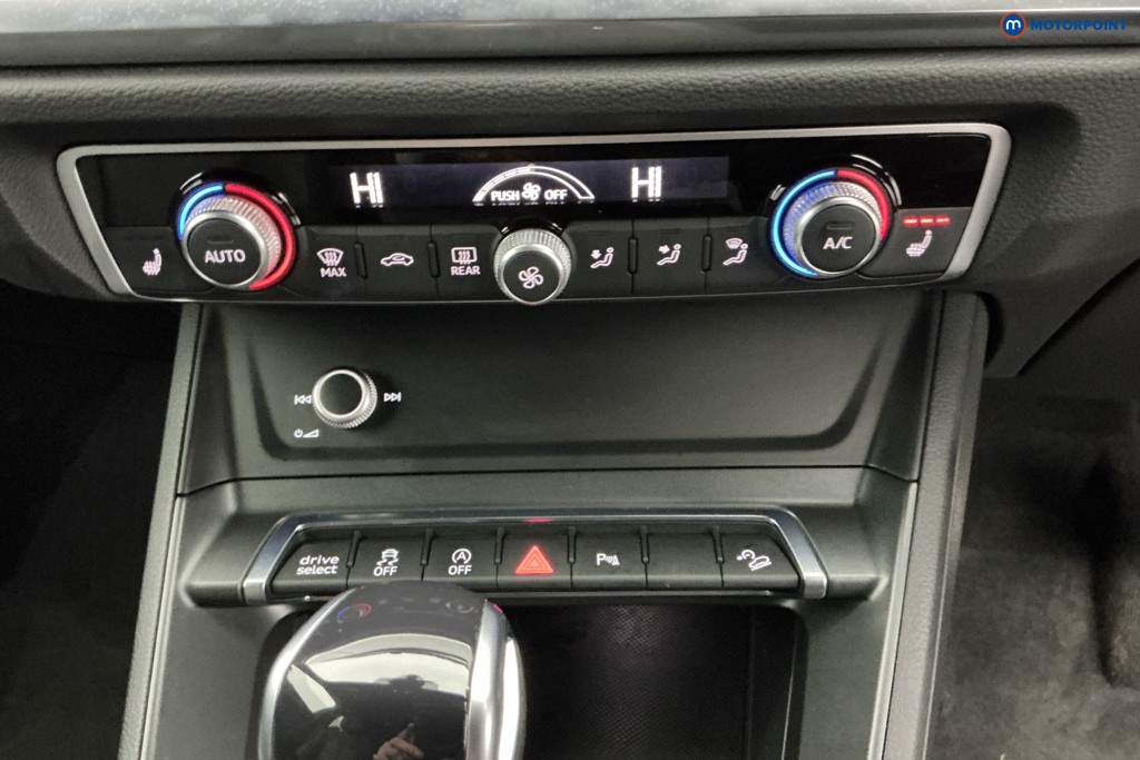 Audi Q3 Black Edition Automatic Petrol SUV - Stock Number (1593861) - 16th supplementary image