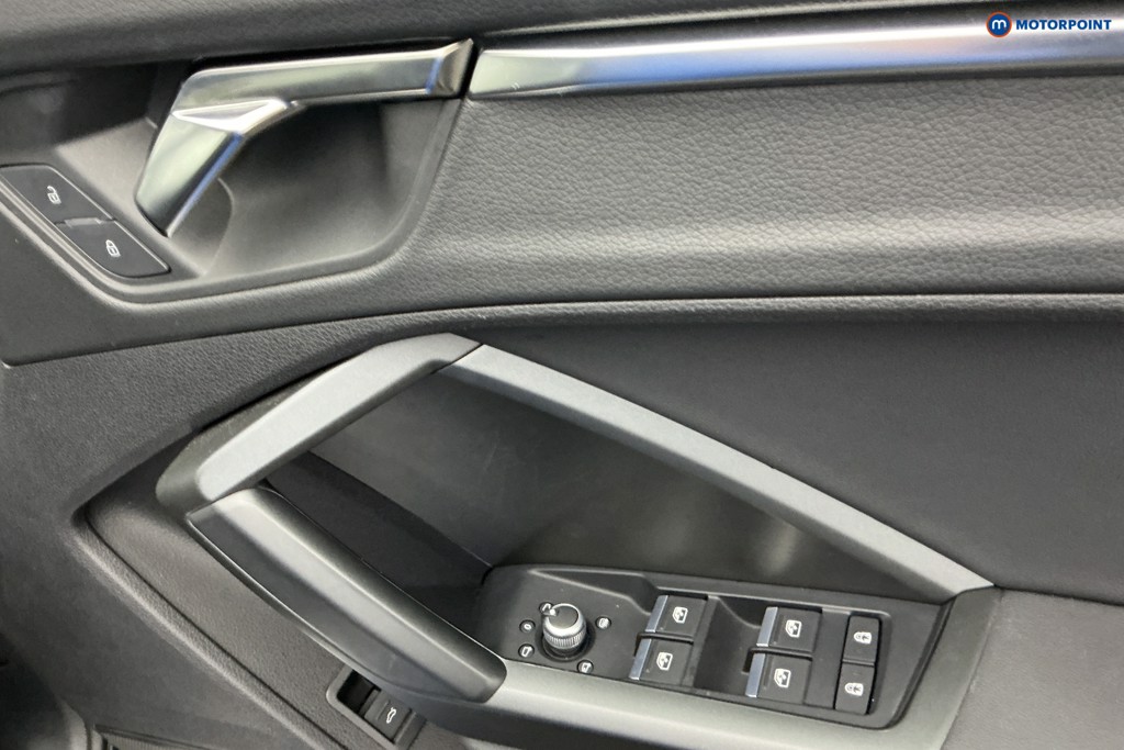 Audi Q3 Black Edition Automatic Petrol SUV - Stock Number (1593861) - 22nd supplementary image