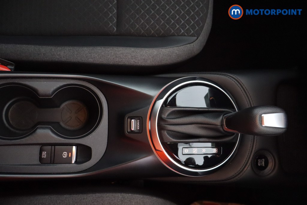 Nissan Juke N-Connecta Automatic Petrol SUV - Stock Number (1595676) - 8th supplementary image