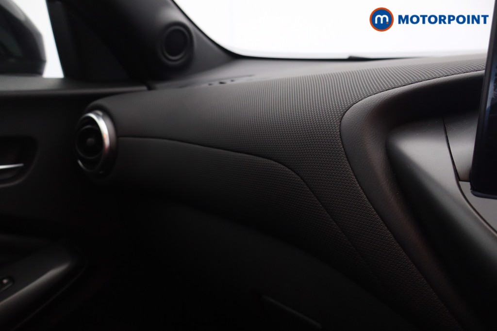 Nissan Juke N-Connecta Automatic Petrol SUV - Stock Number (1595676) - 9th supplementary image