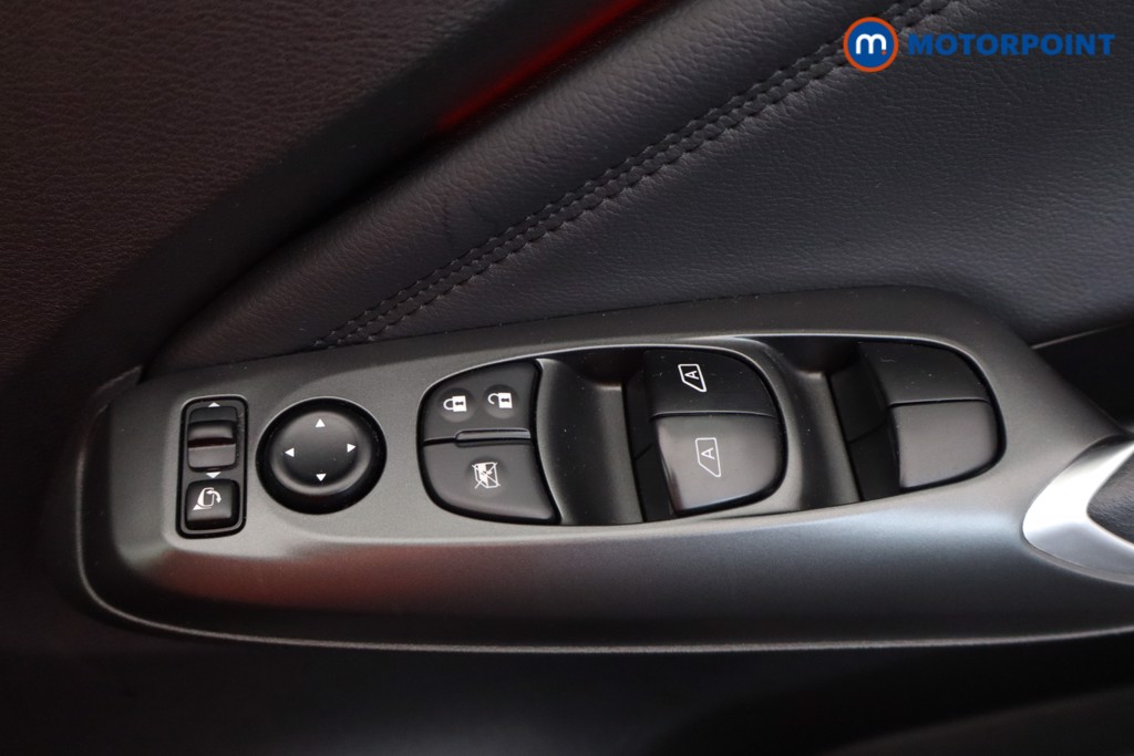 Nissan Juke N-Connecta Automatic Petrol SUV - Stock Number (1595676) - 10th supplementary image