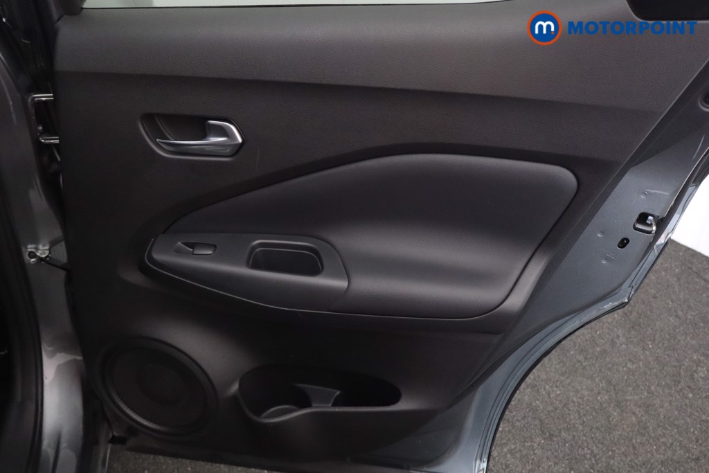 Nissan Juke N-Connecta Automatic Petrol SUV - Stock Number (1595676) - 17th supplementary image