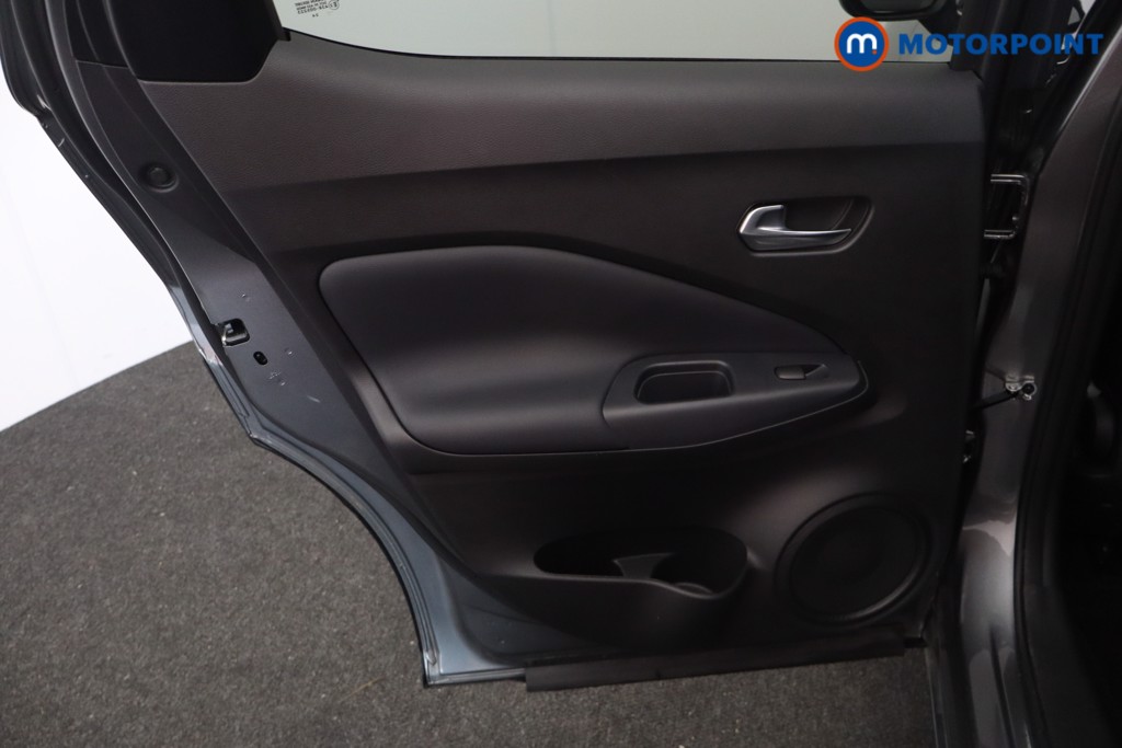 Nissan Juke N-Connecta Automatic Petrol SUV - Stock Number (1595676) - 18th supplementary image