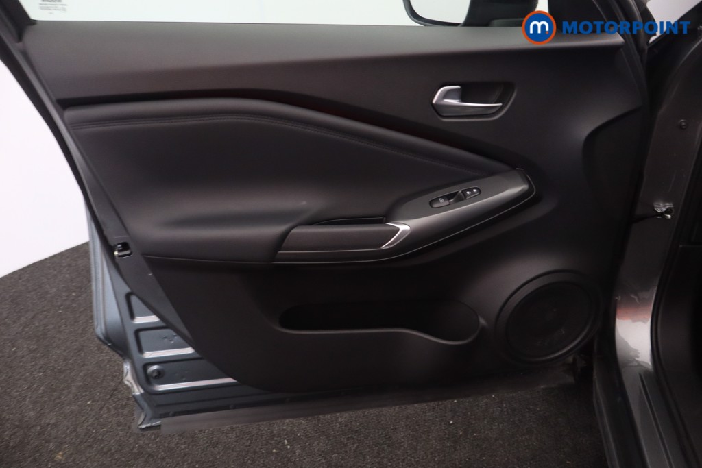 Nissan Juke N-Connecta Automatic Petrol SUV - Stock Number (1595676) - 19th supplementary image