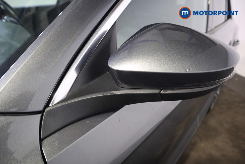 Volkswagen T-Roc R-Line Automatic Petrol SUV - Stock Number (1596277) - 32nd supplementary image